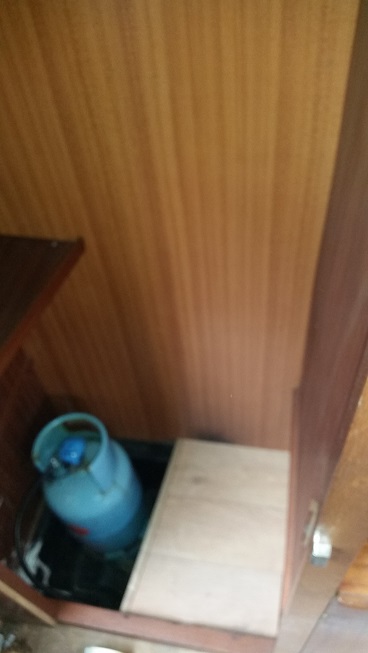 201532921610_w2.jpg